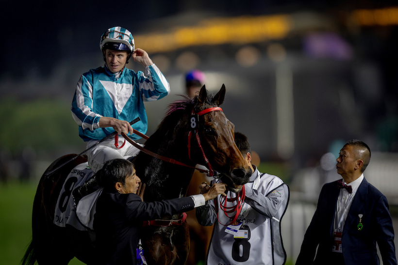 James McDonald et Romantic Warrior rejoignent l'entraîneur Danny Shum après un Dubai Turf éprouvant pour les nerfs.