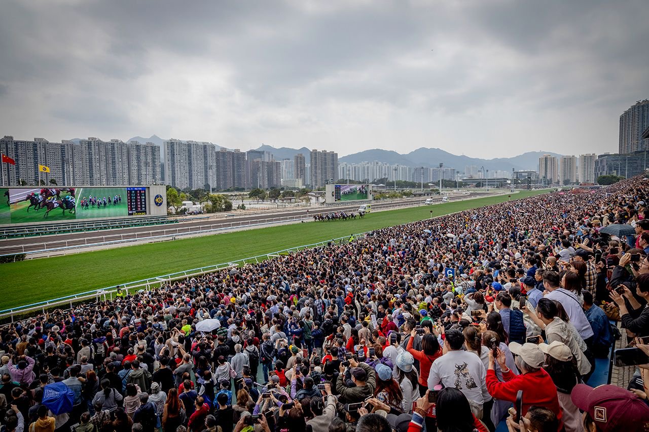 Plus de 92 000 spectateurs à Sha Tin pour fêter le Nouvel An Lunaire...